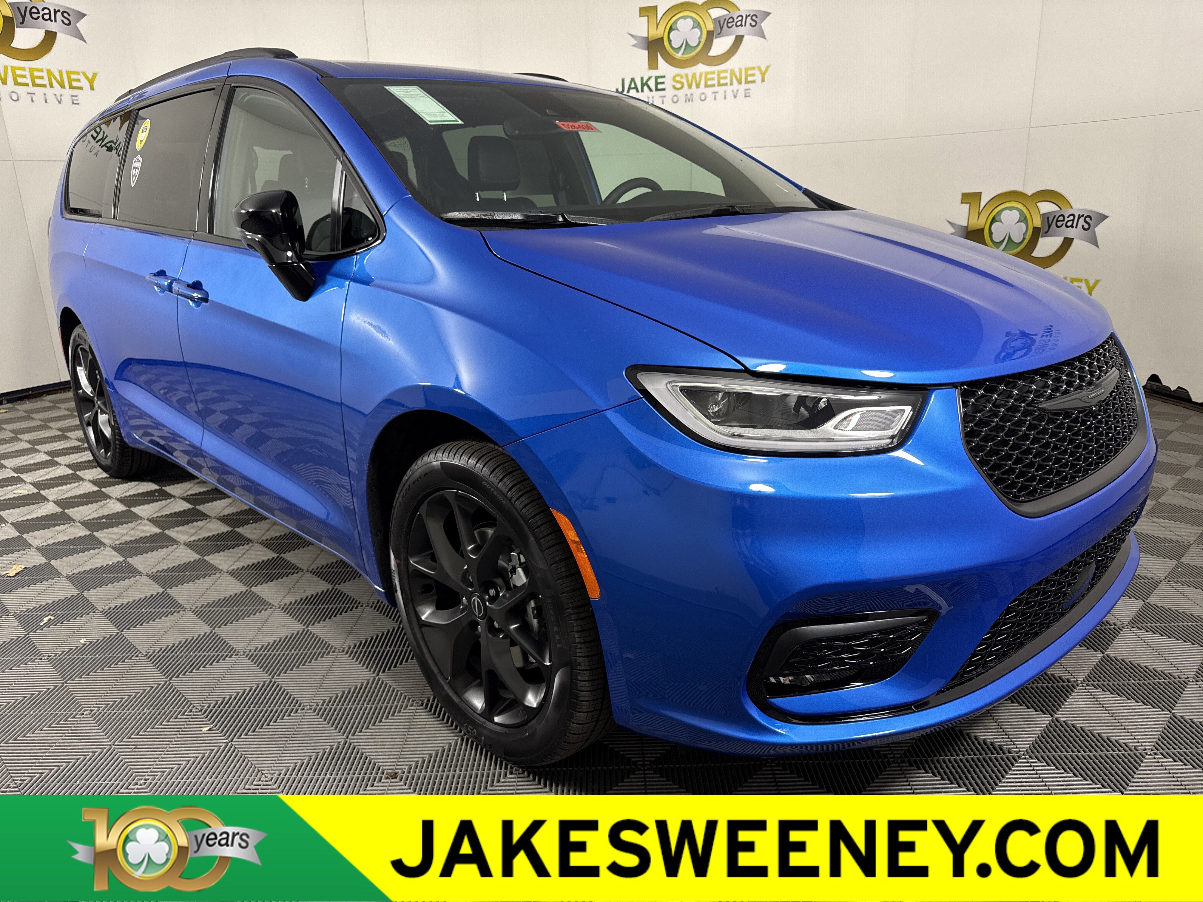 New 2026 Chrysler Pacifica Select image 1