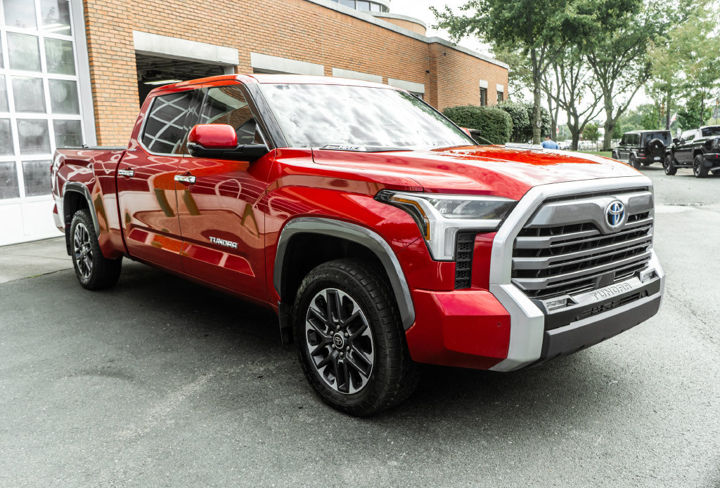 Used 2023 Toyota Tundra Limited AWD/4WD image 6