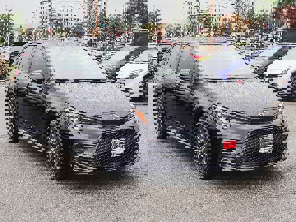 Used 2025 Toyota Corolla SE image 3