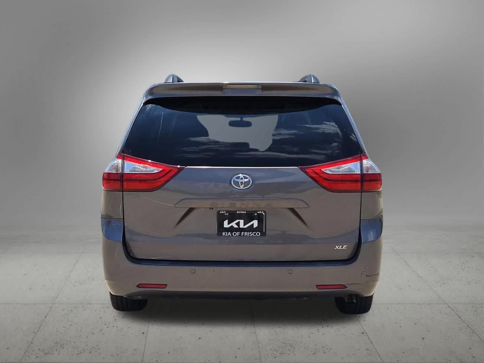 Used 2015 Toyota Sienna XLE w/ XLE Navigation Package FWD image 5