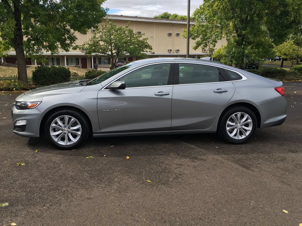 Used 2025 Chevrolet Malibu LT FWD image 3
