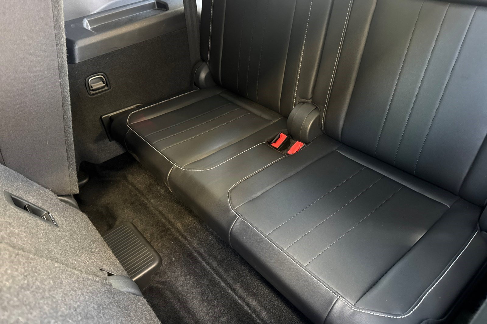Used 2024 Volkswagen Tiguan SE FWD image 34