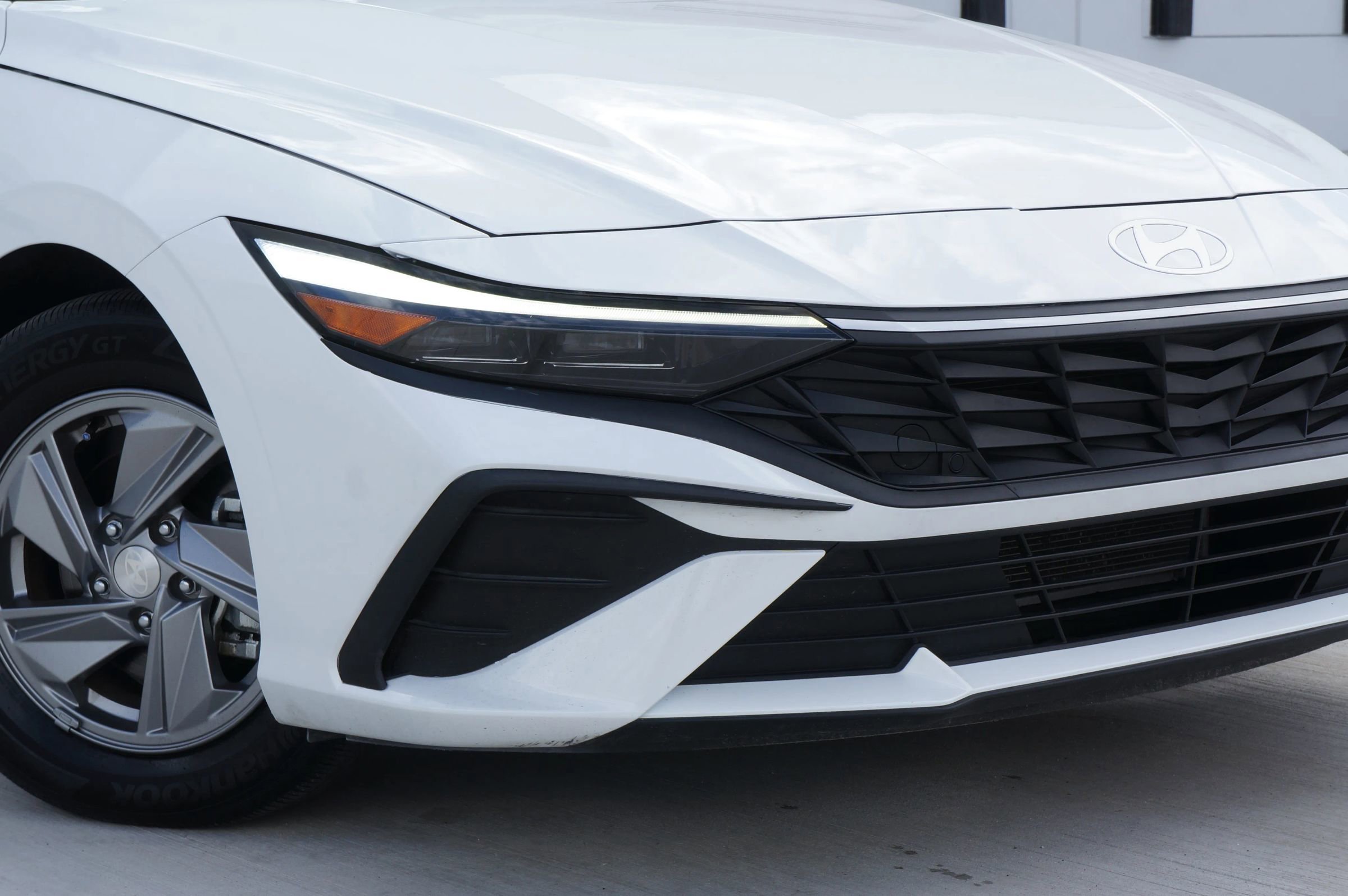 Used 2024 Hyundai Elantra SE image 17