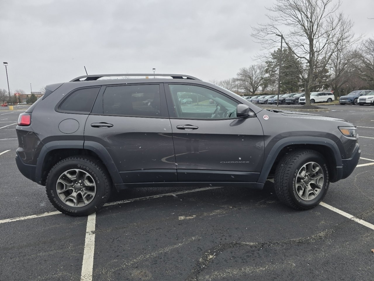 Used 2020 Jeep Cherokee Trailhawk w/ Cold Weather Group image 17
