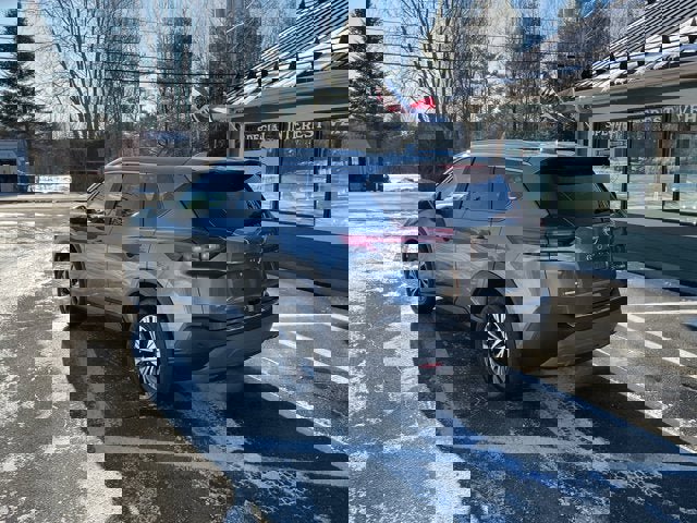 Used 2023 Nissan Rogue SV w/ SV Premium Package image 9