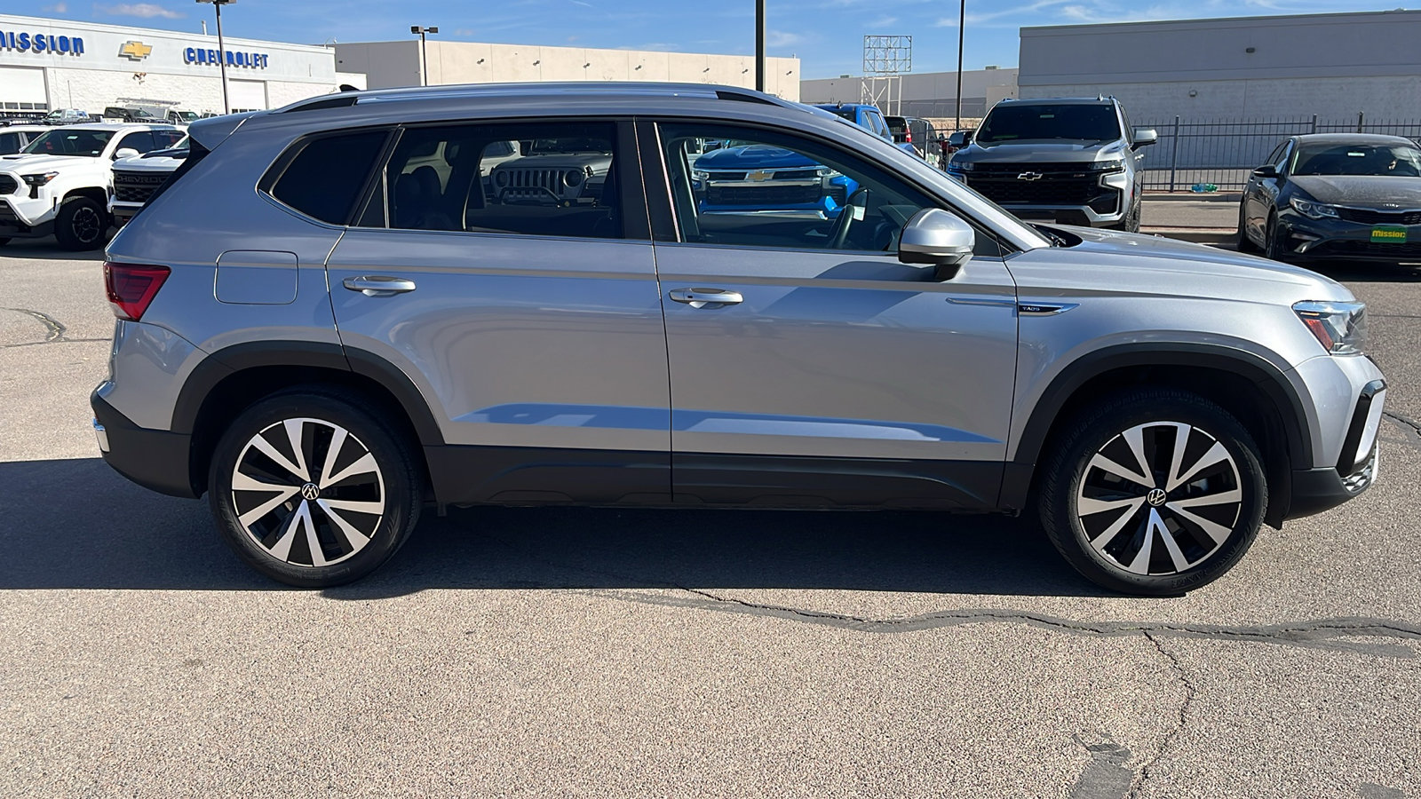Used 2023 Volkswagen Taos SE image 9
