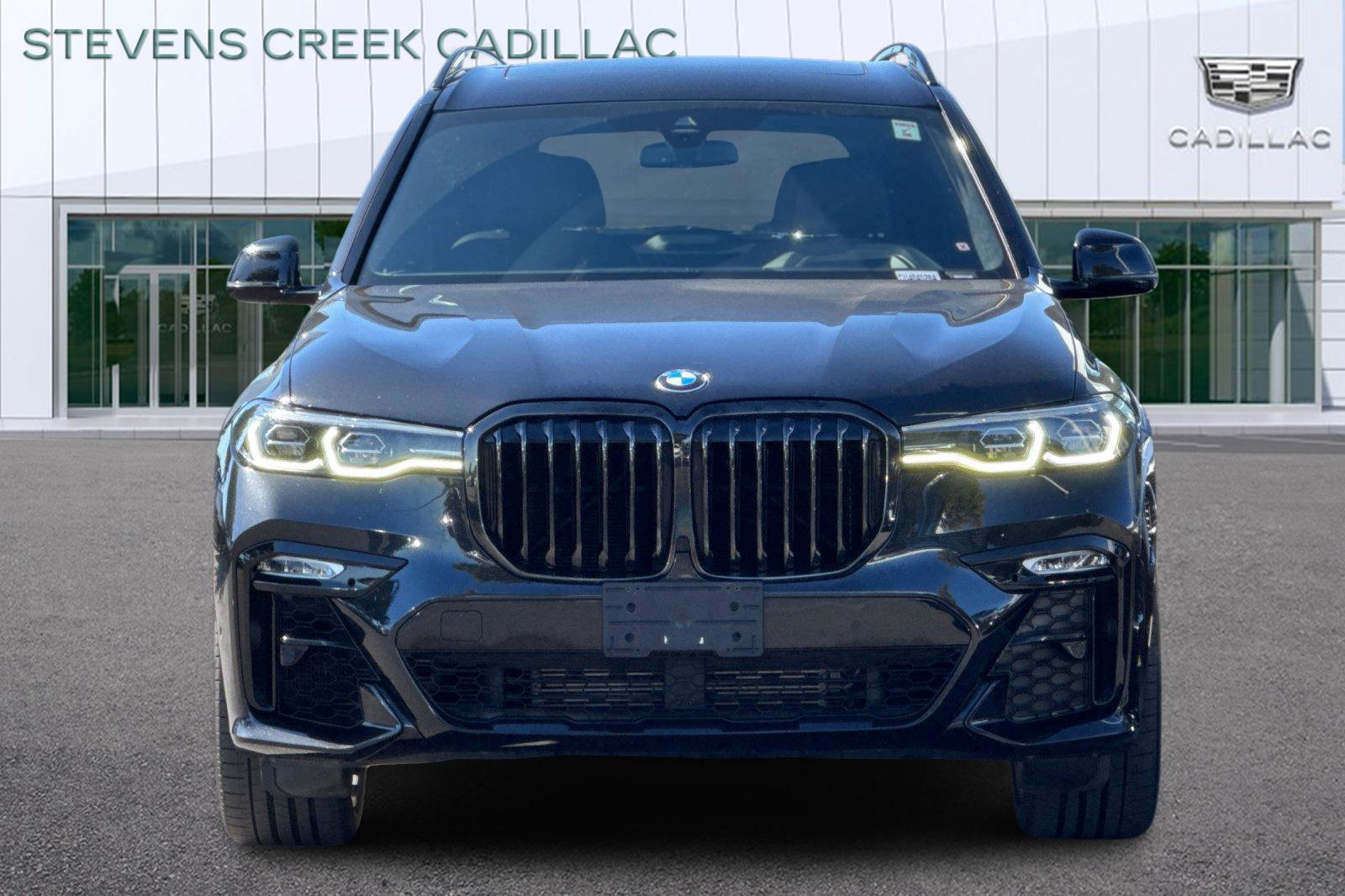Used 2022 BMW X7 xDrive40i w/ M Sport Package AWD/4WD image 8