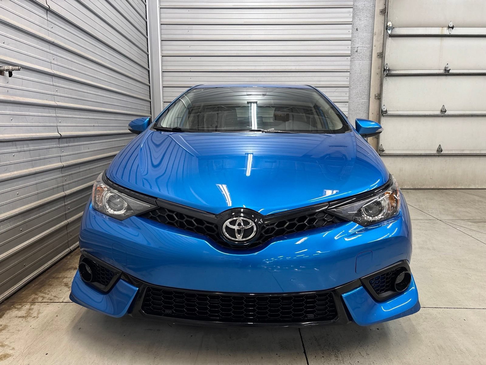 Used 2018 Toyota Corolla iM w/ All-Weather Mat Package FWD image 2