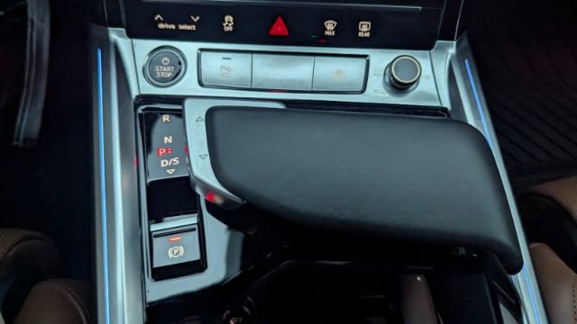 Used 2021 Audi e-tron Prestige image 36