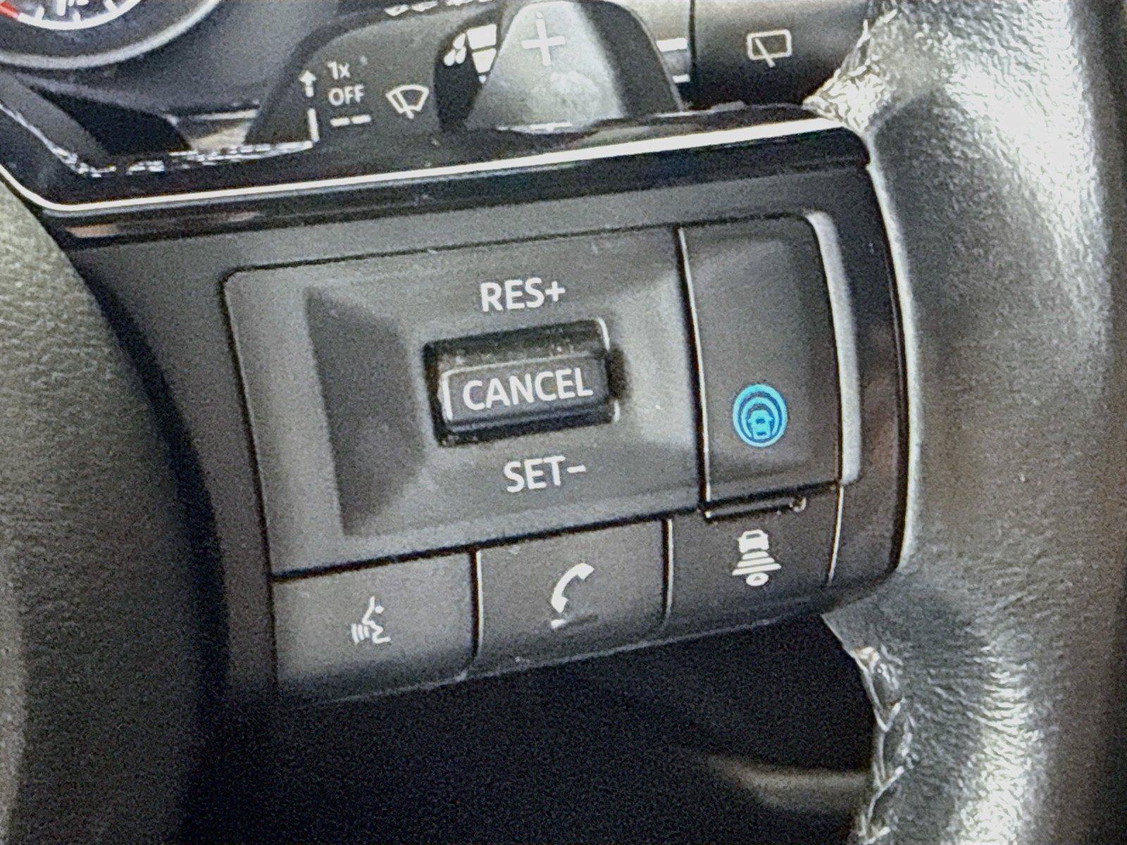 Used 2022 Nissan Pathfinder SV AWD/4WD image 11