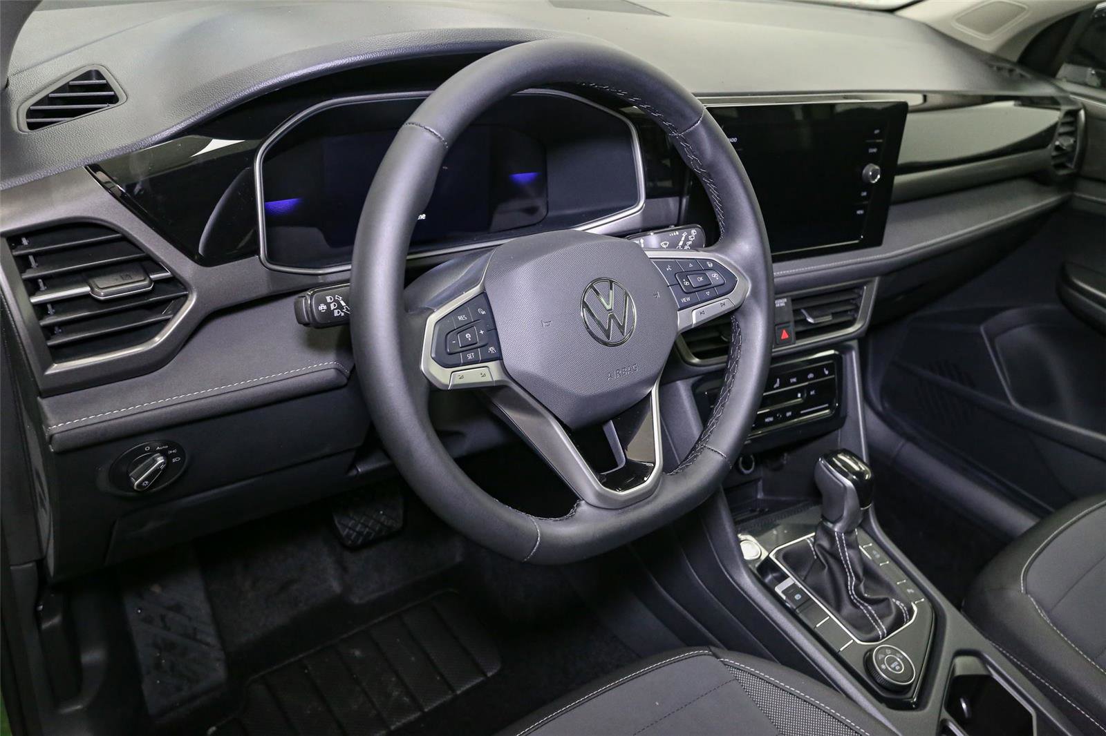 New 2025 Volkswagen Taos SE image 18