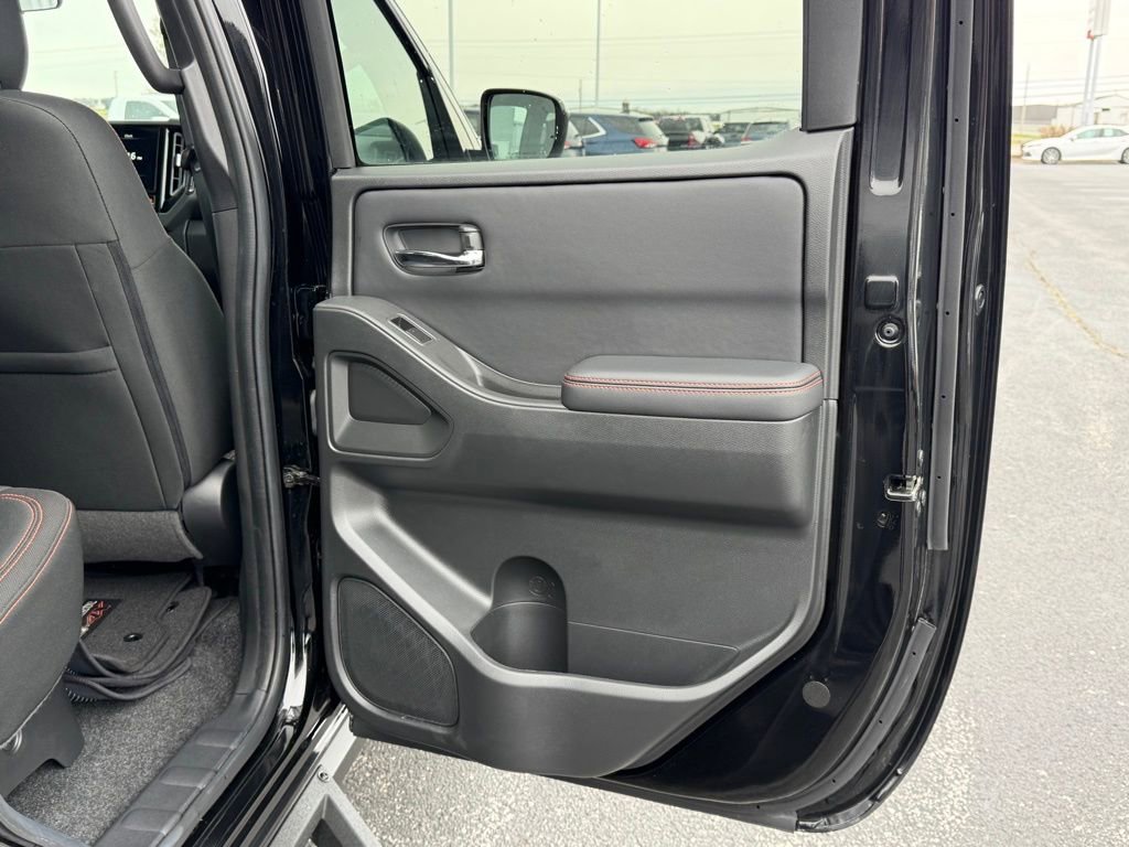 Used 2025 Nissan Frontier PRO-4X image 19