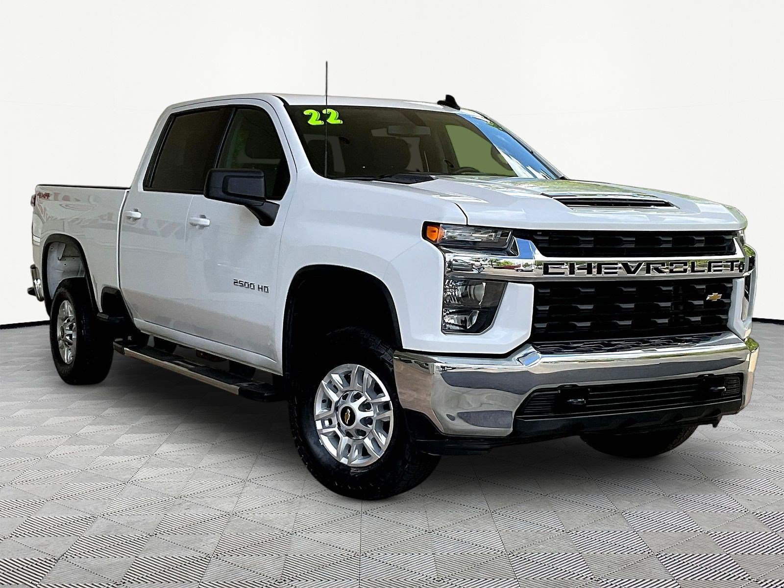Used 2022 Chevrolet Silverado 2500 LT AWD/4WD image 3