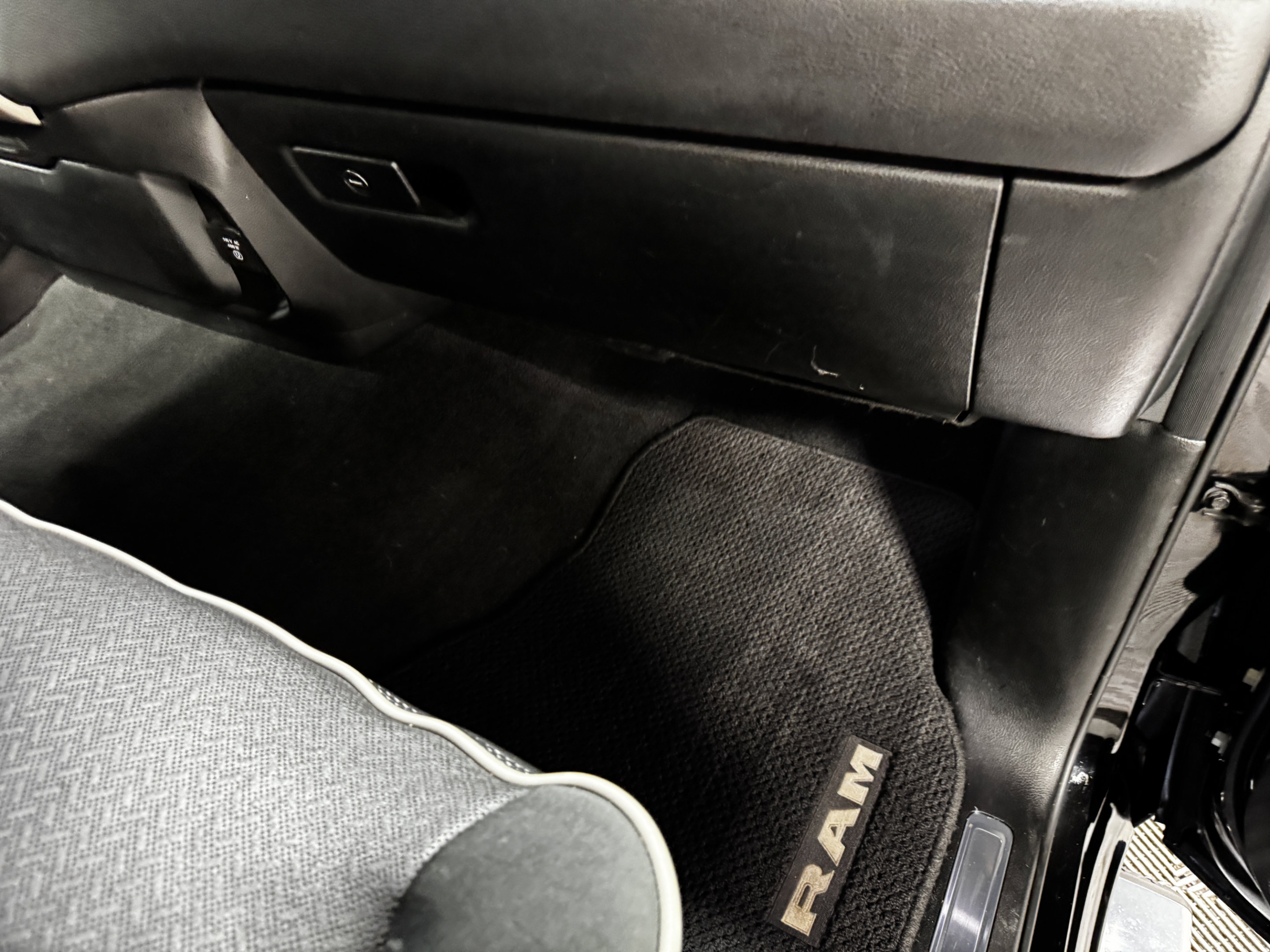 Used 2019 RAM 1500 Laramie w/ Bed Utility Group AWD/4WD image 32