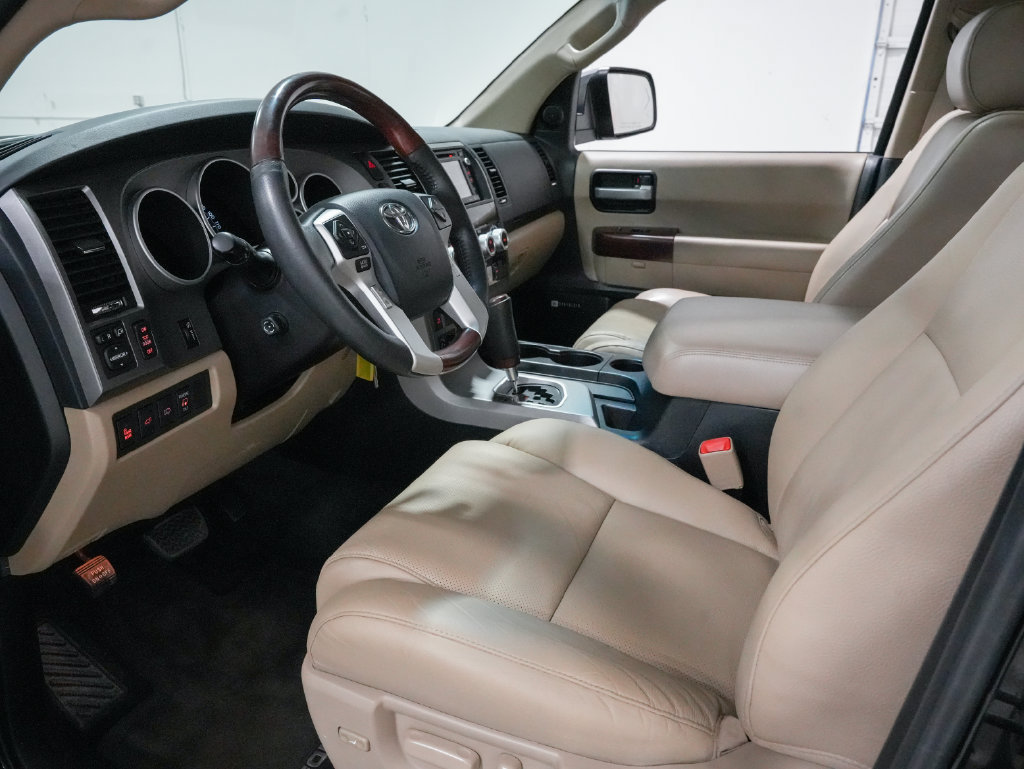Used 2017 Toyota Sequoia Platinum RWD image 10