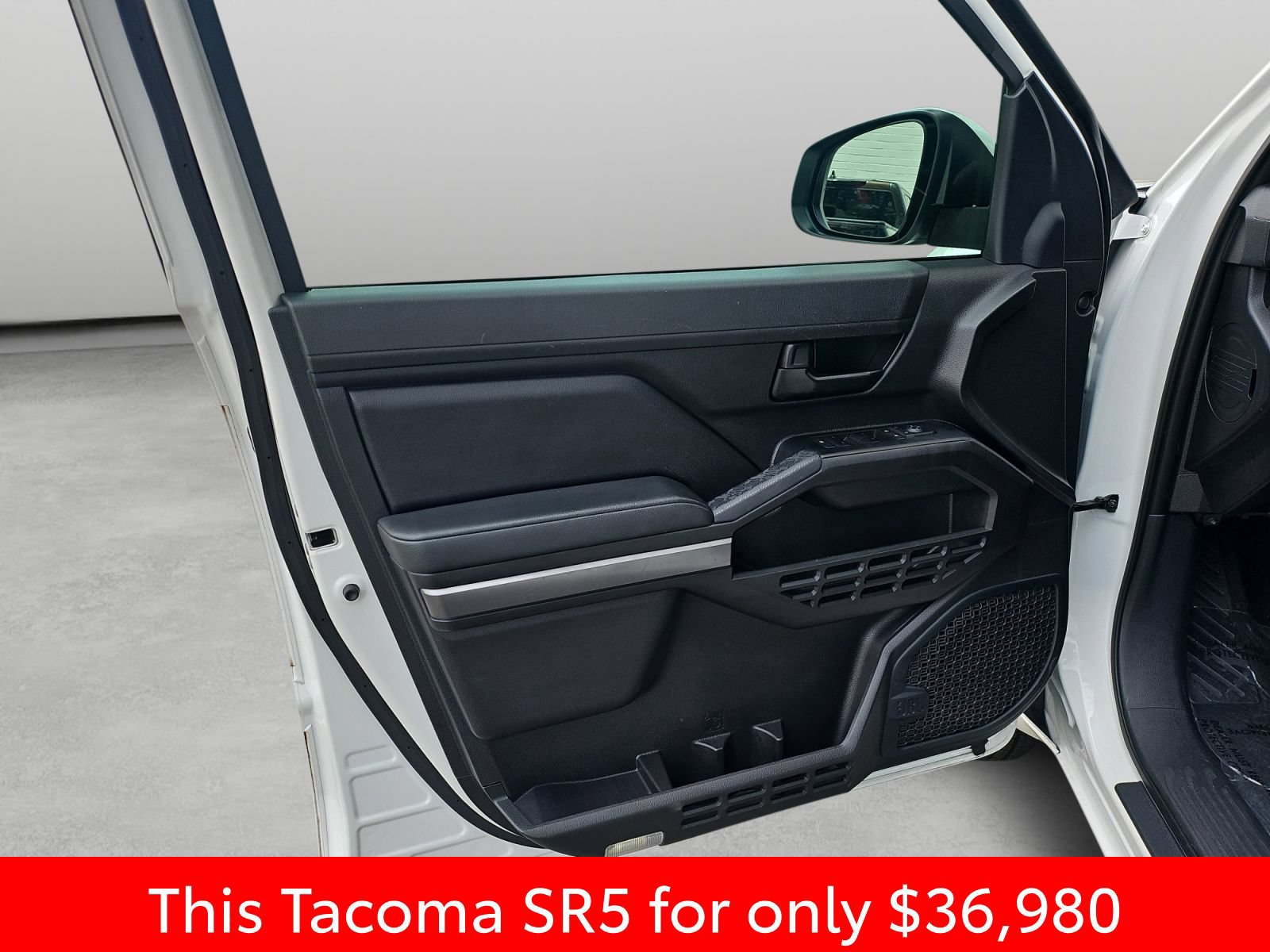 Used 2024 Toyota Tacoma SR5 AWD/4WD image 34
