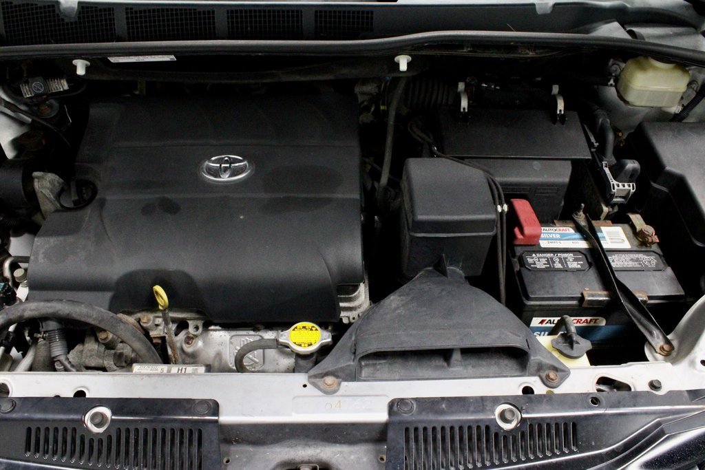 Used 2015 Toyota Sienna L image 15