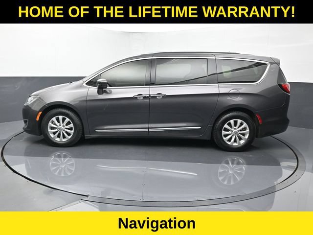 Used 2018 Chrysler Pacifica Touring-L Plus FWD image 4