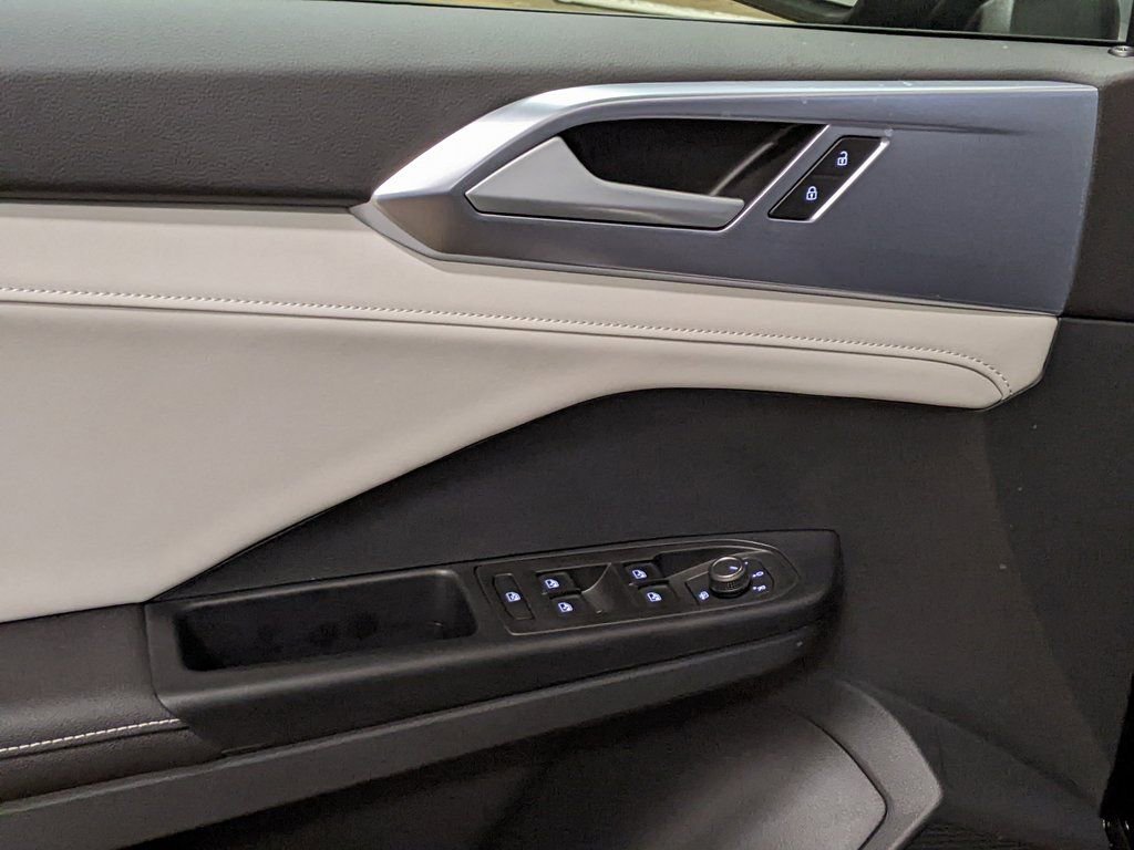 New 2026 Volkswagen Taos SE image 10