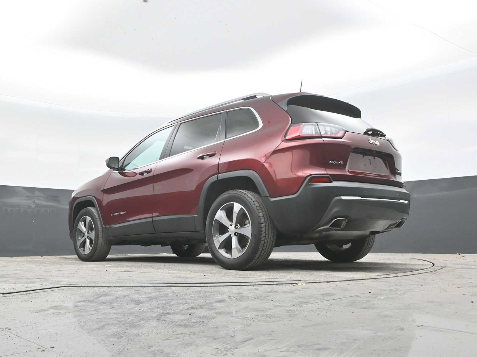 Used 2019 Jeep Cherokee Limited AWD/4WD image 23