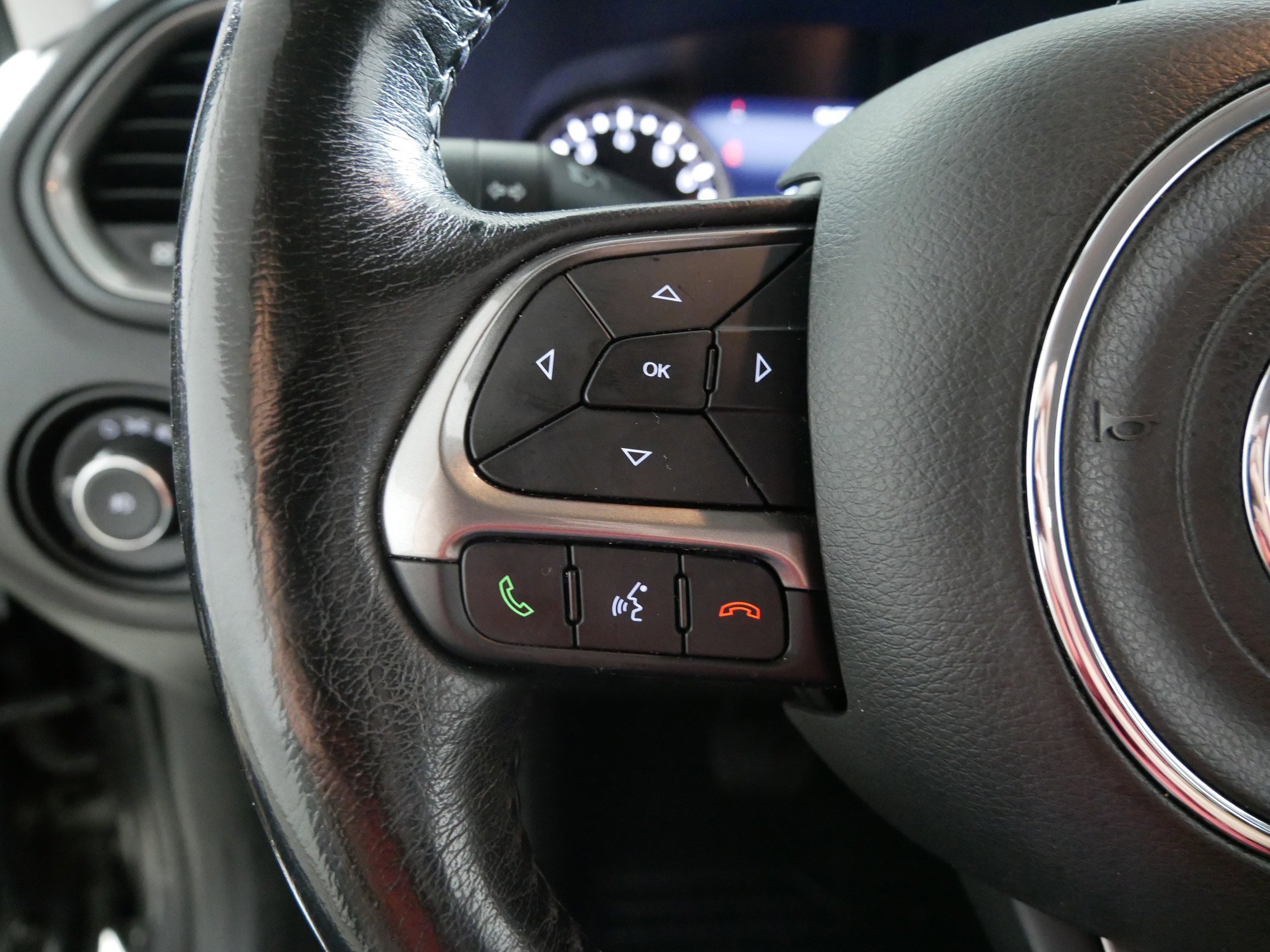 Used 2019 Jeep Renegade Limited AWD/4WD image 27