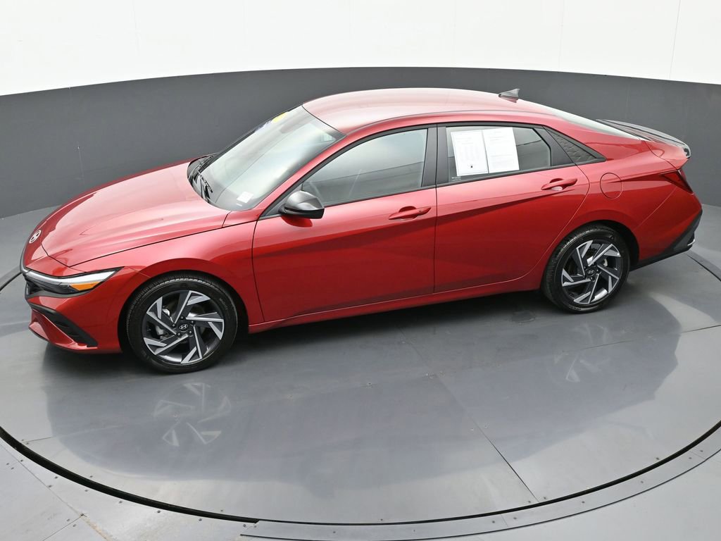 Certified 2025 Hyundai Elantra Sport image 38