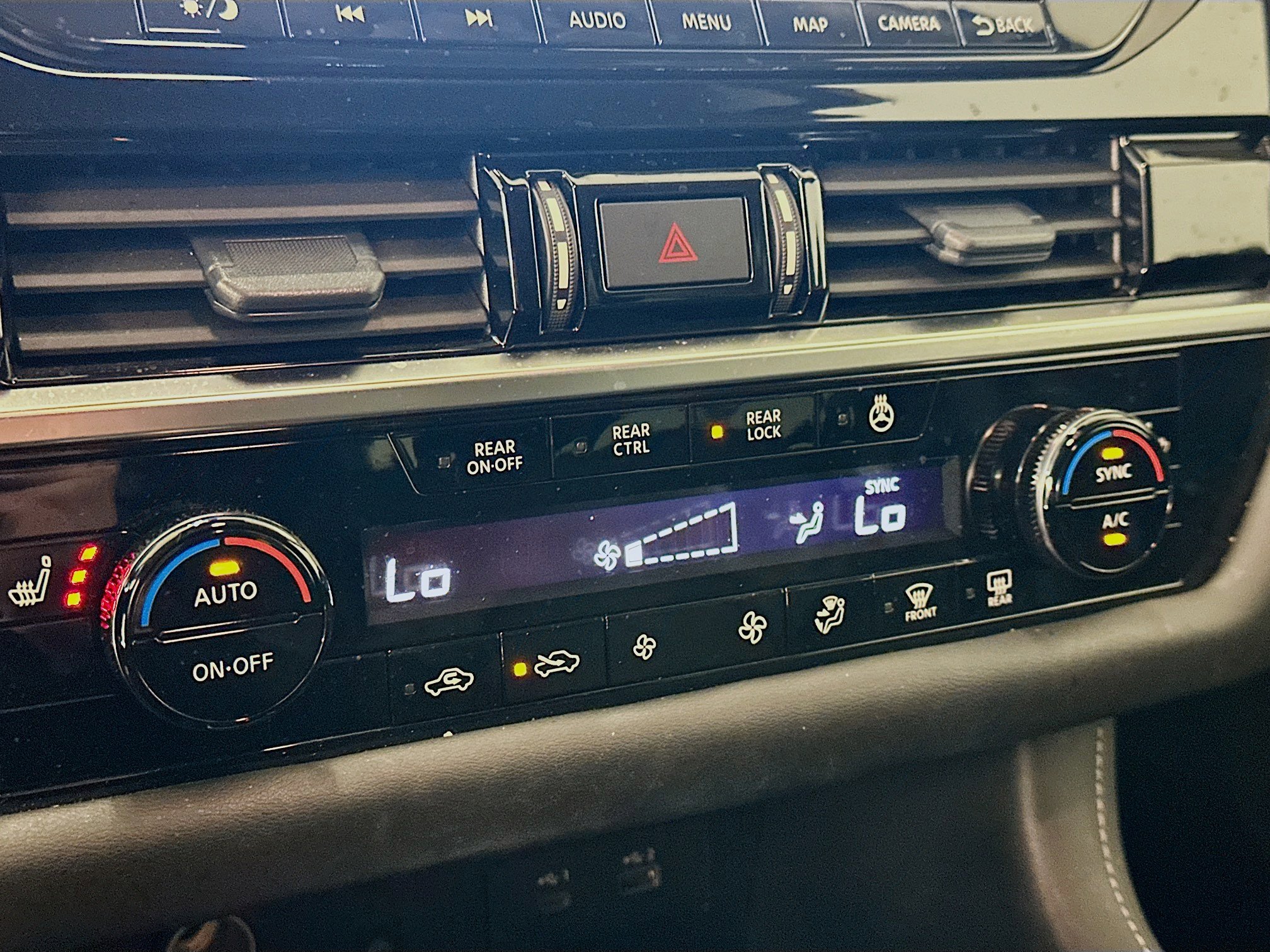 Used 2024 Nissan Pathfinder SL AWD/4WD image 24