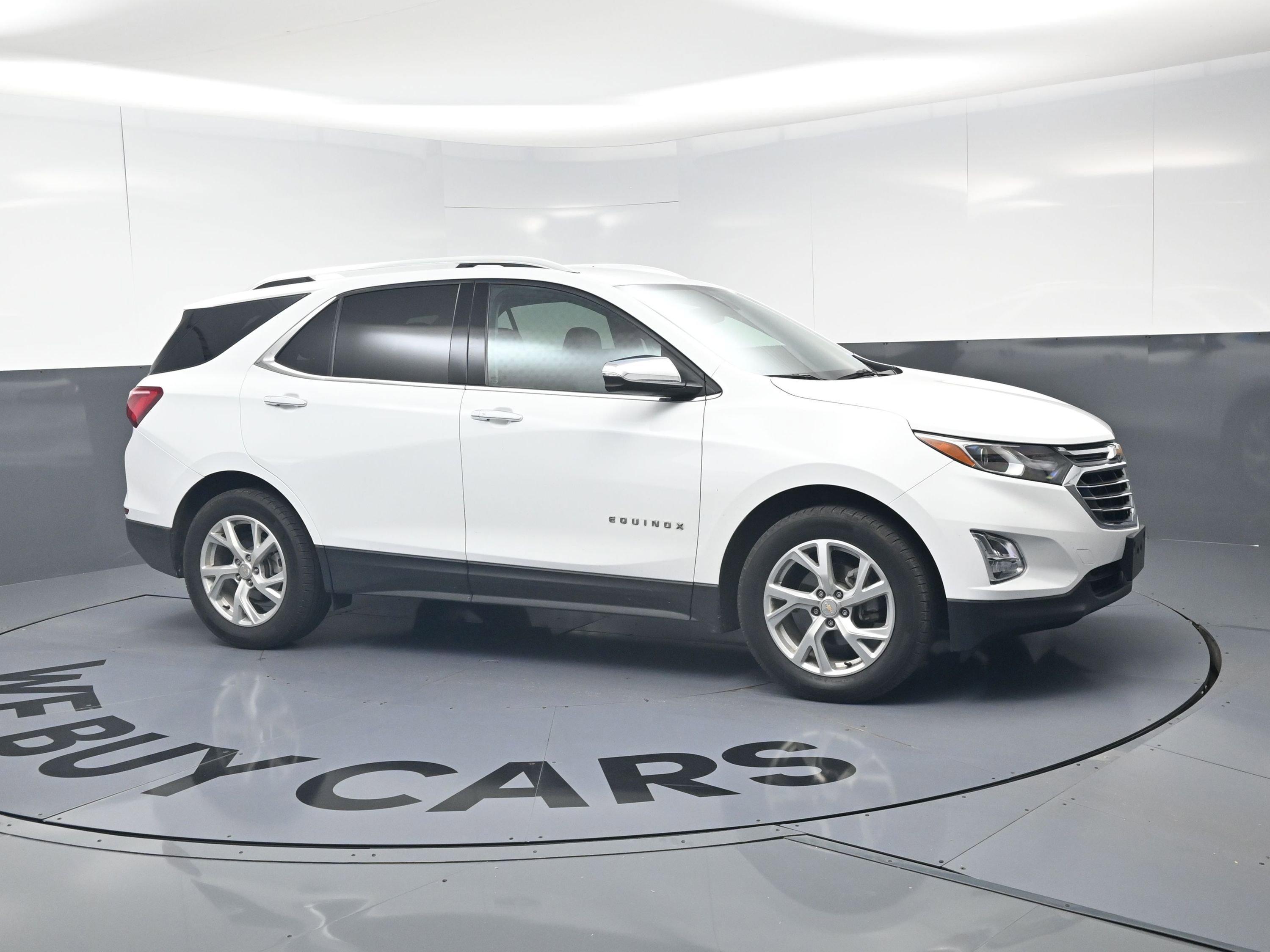 Used 2021 Chevrolet Equinox Premier FWD image 2