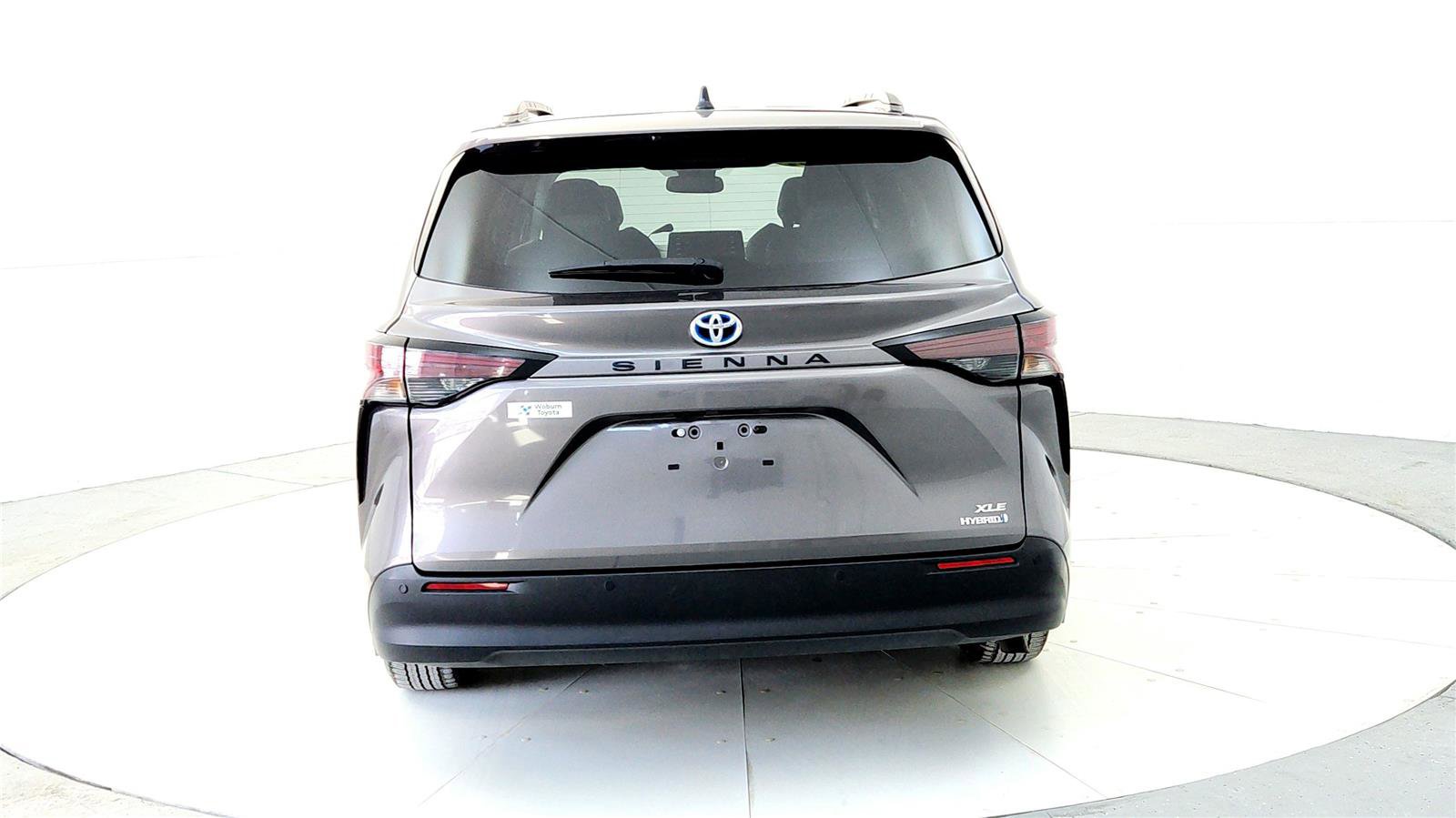 Certified 2024 Toyota Sienna XLE image 5