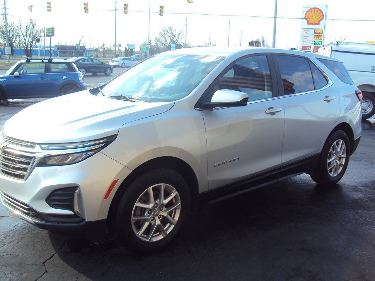 Used 2022 Chevrolet Equinox LT w/ Driver Convenience Package AWD/4WD image 3