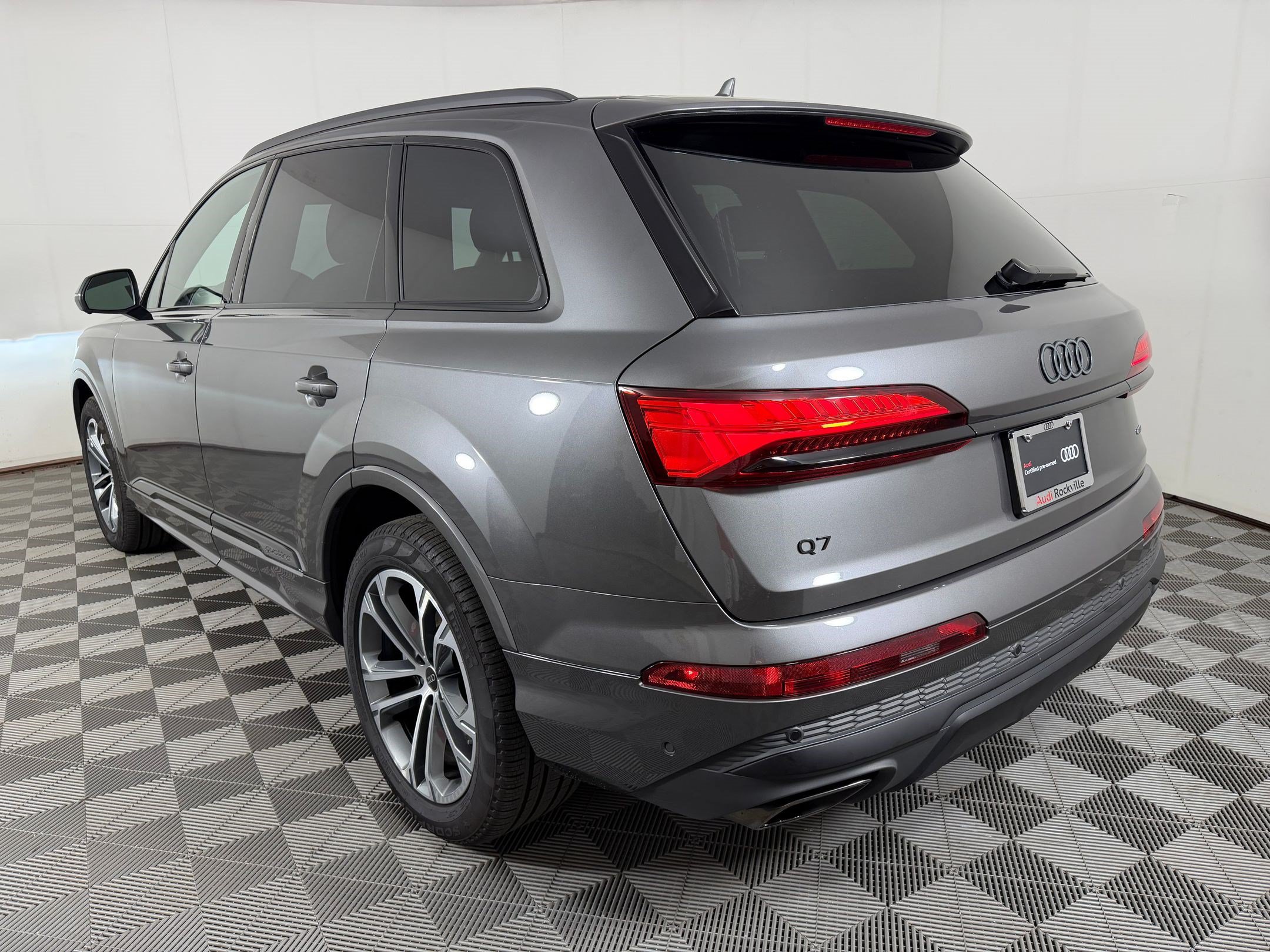 Certified 2026 Audi Q7 2.0T Premium w/ Convenience Plus Package AWD/4WD image 3