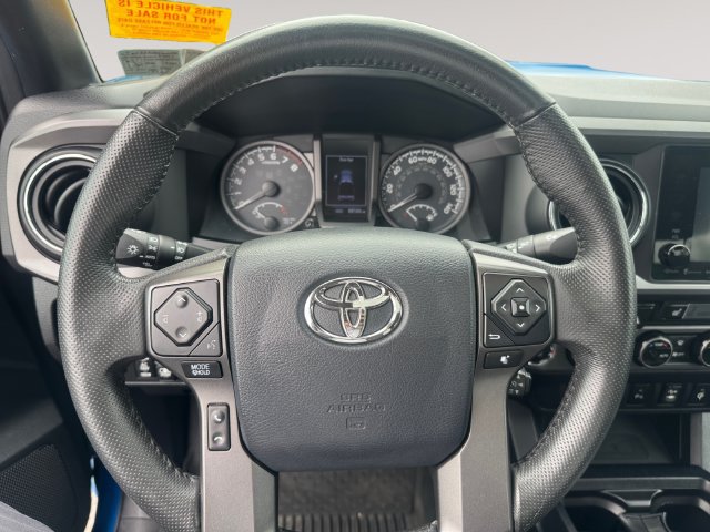 Used 2017 Toyota Tacoma TRD Off-Road w/ Premium & Technology Package AWD/4WD image 12