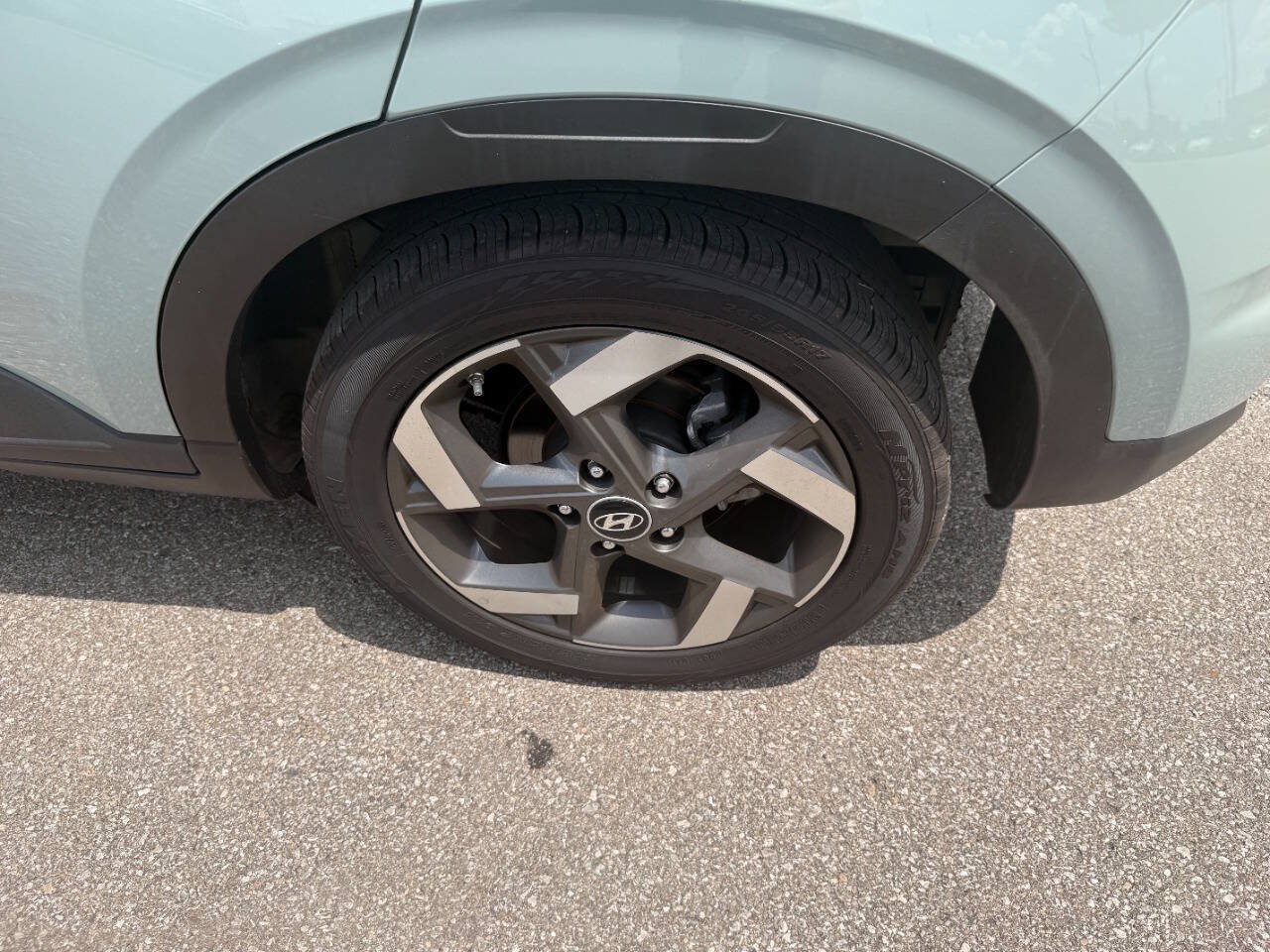 Used 2025 Hyundai Venue SEL FWD image 23