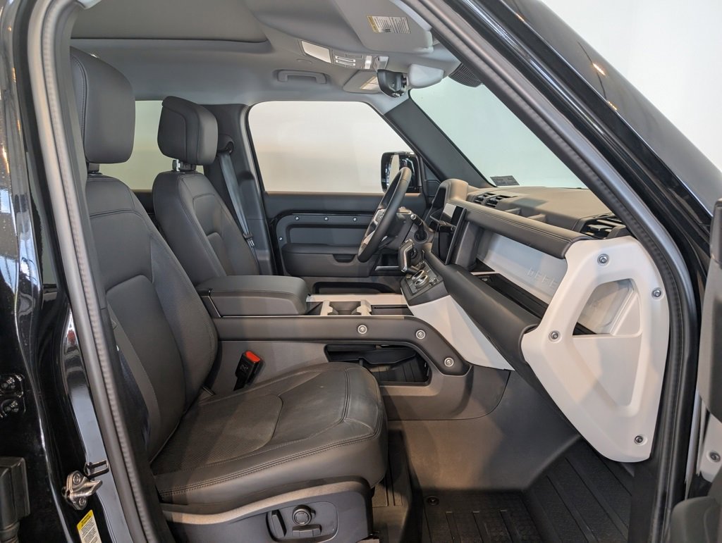 New 2025 Land Rover Defender 110 S image 33