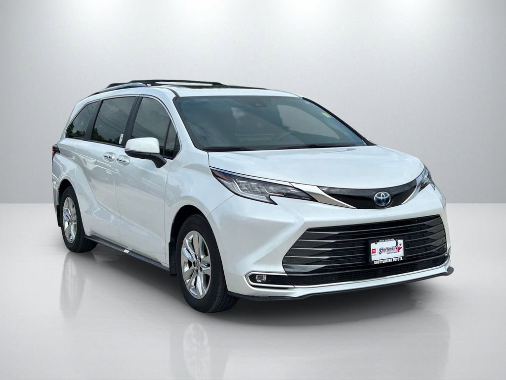 Used 2025 Toyota Sienna Limited AWD/4WD image 3