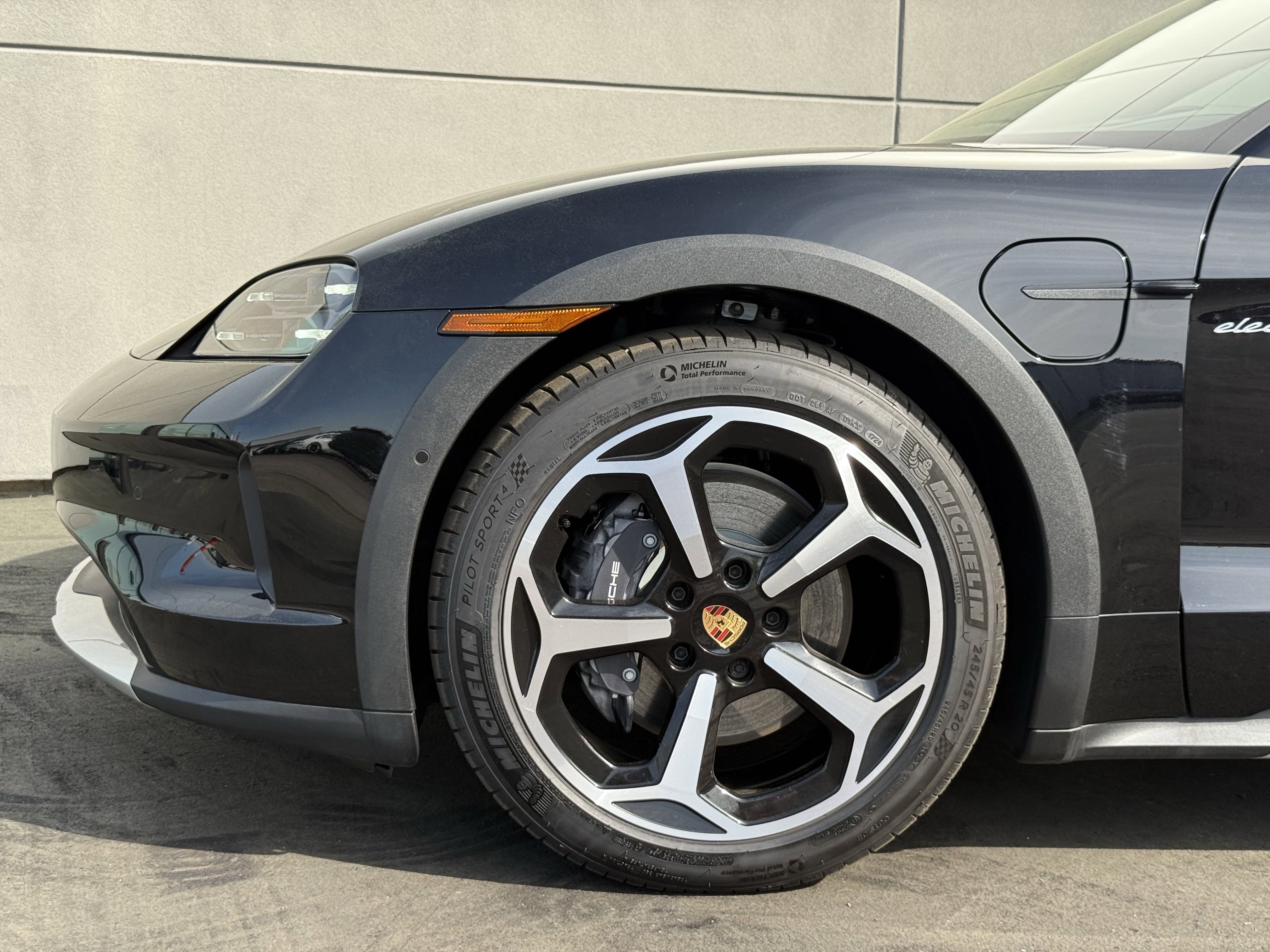 Used 2025 Porsche Taycan 4 Cross Turismo image 11