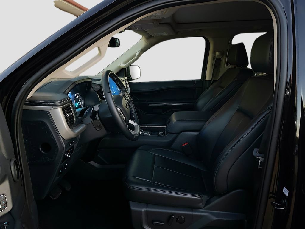 Used 2024 Ford Expedition XLT image 11