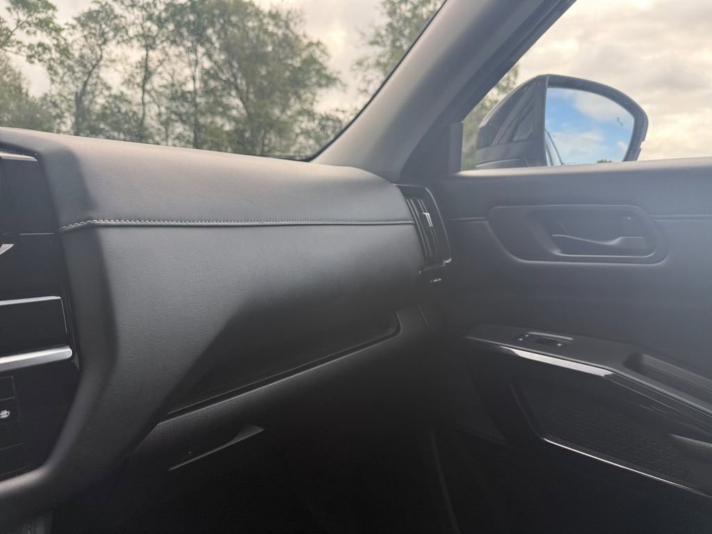 Used 2023 Nissan Pathfinder SV w/ Black Appearance Package image 25