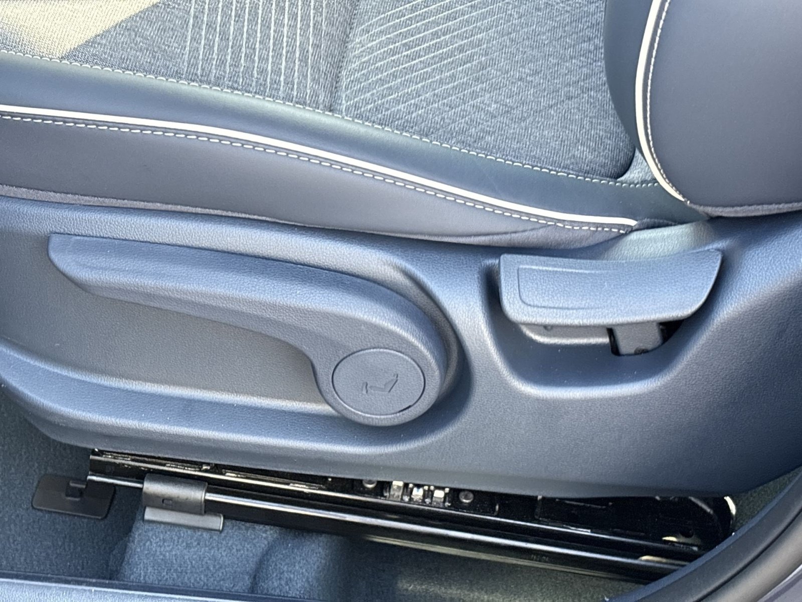 Used 2026 Hyundai Venue SEL FWD image 14