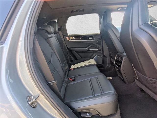 Used 2025 Porsche Cayenne Turbo image 17