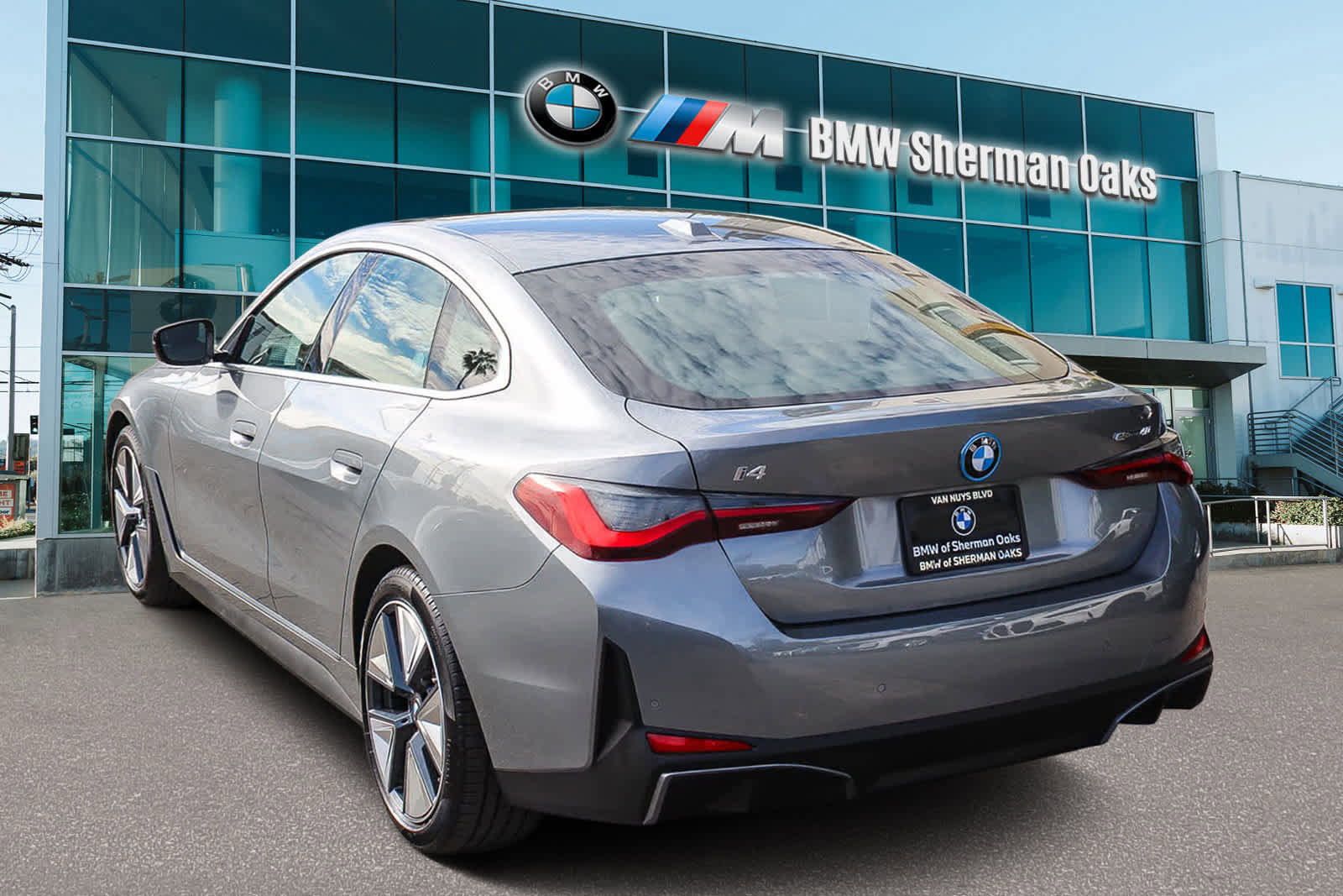 Used 2025 BMW i4 eDrive40 w/ Premium Package image 6