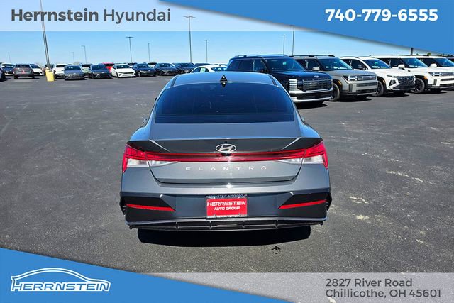 Used 2024 Hyundai Elantra SEL w/ Convenience Package image 29