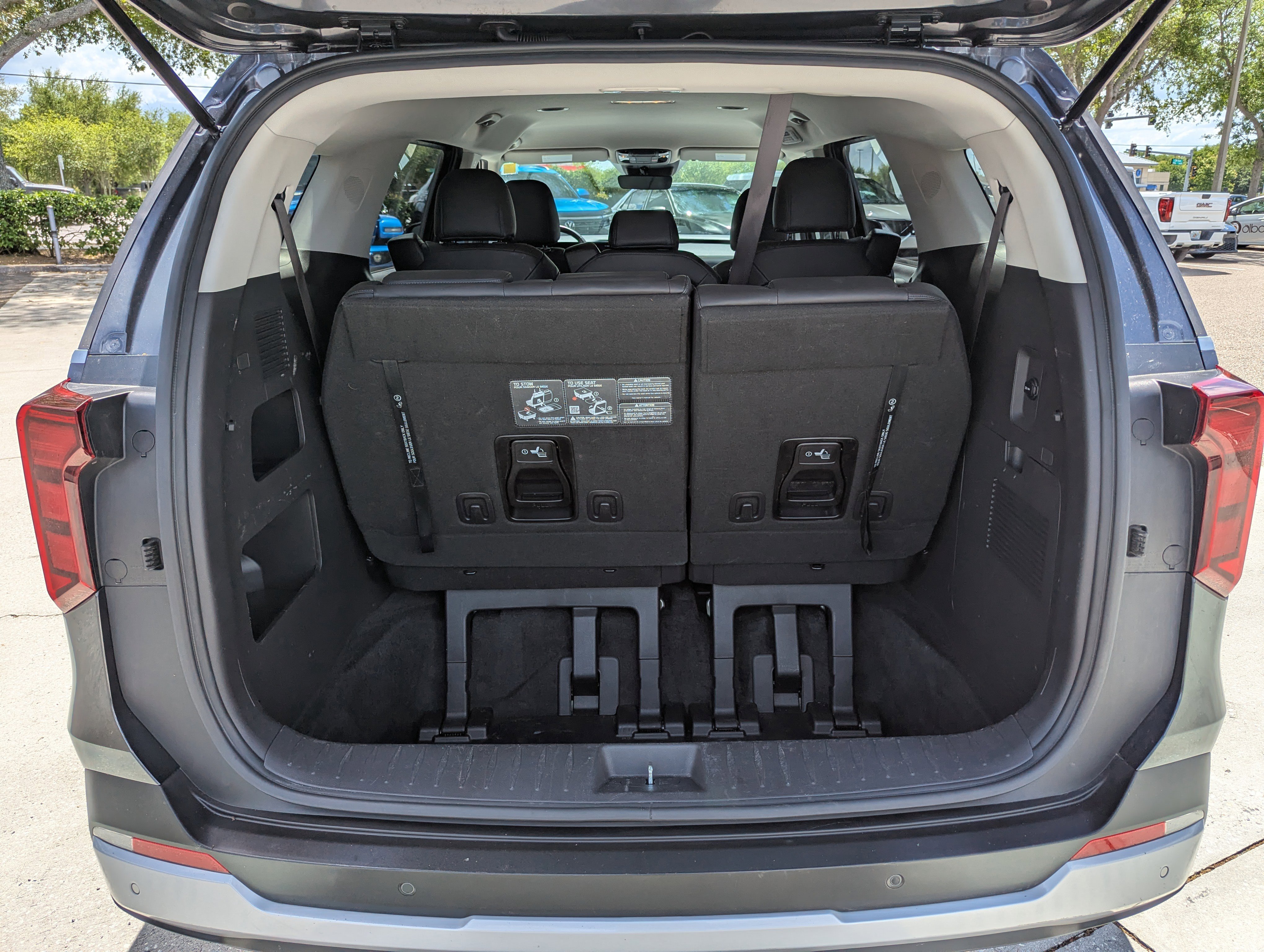 Certified 2025 Kia Carnival image 10