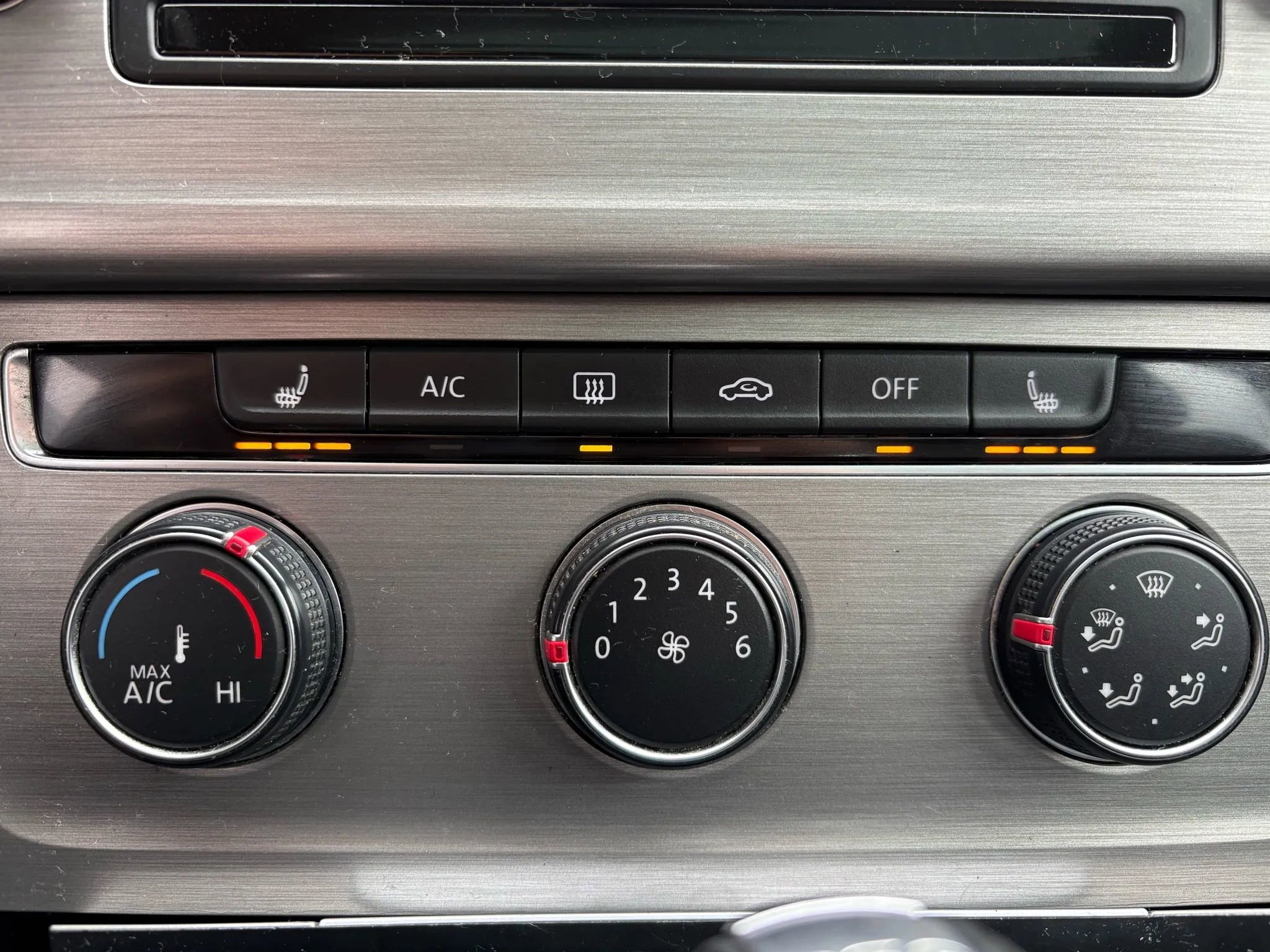 Used 2015 Volkswagen Golf TDI SE image 19