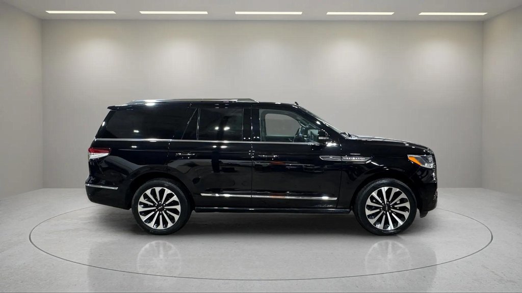 Certified 2023 Lincoln Navigator Reserve AWD/4WD image 2