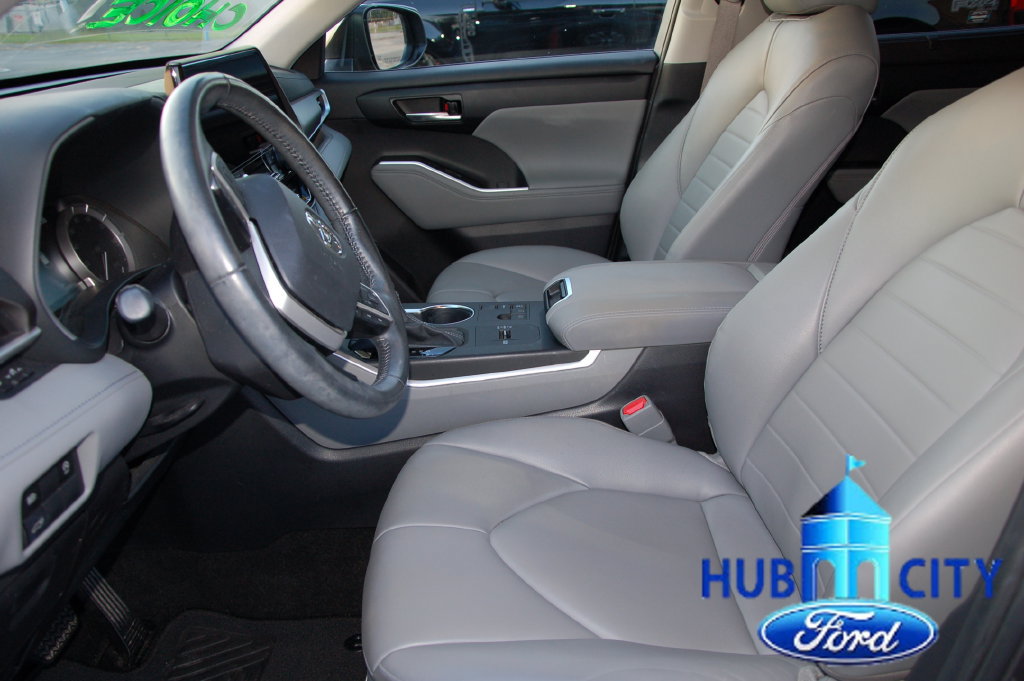 Used 2023 Toyota Highlander XLE FWD image 10