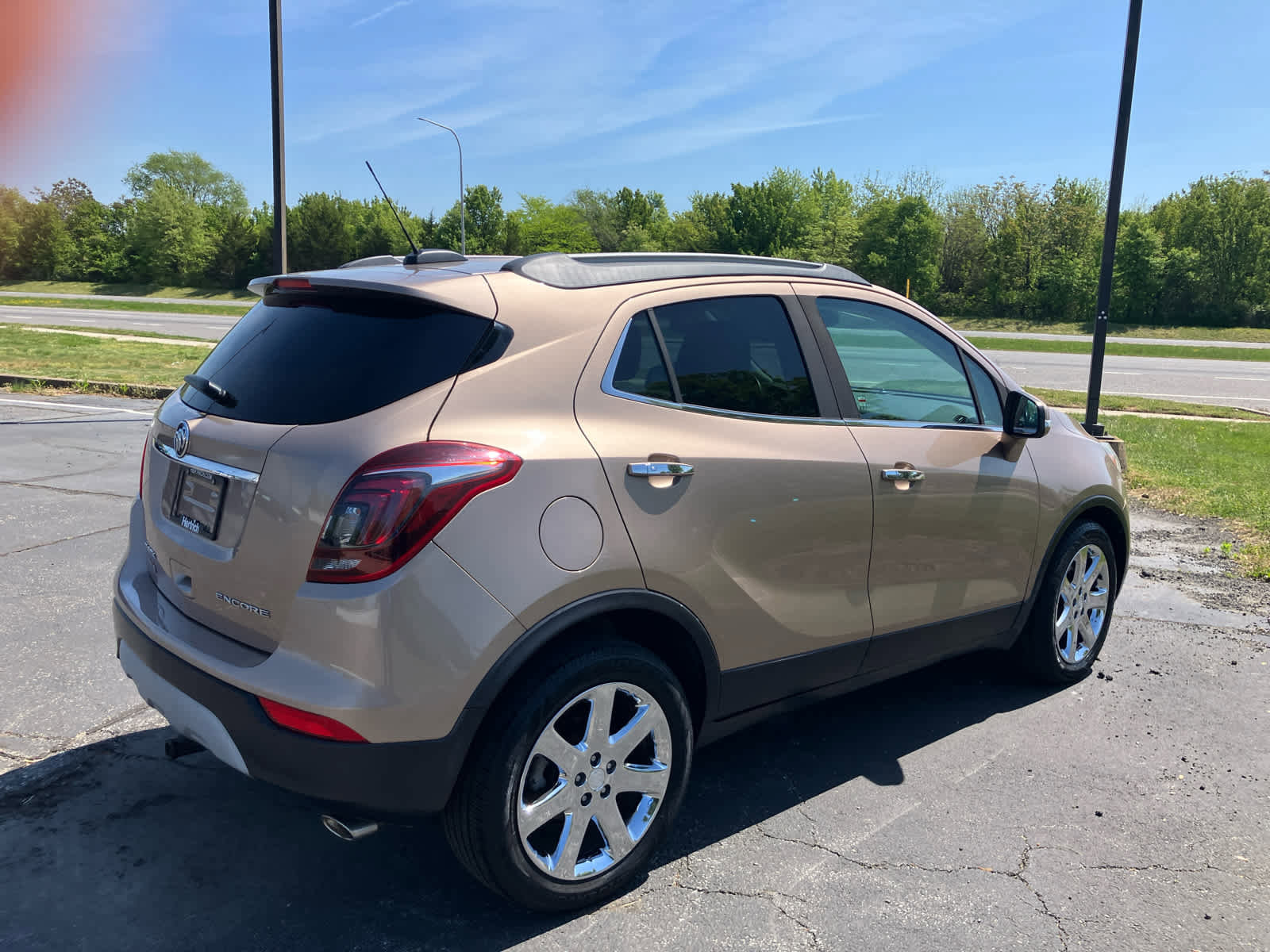 Used 2018 Buick Encore Essence w/ Experience Buick Package FWD image 4