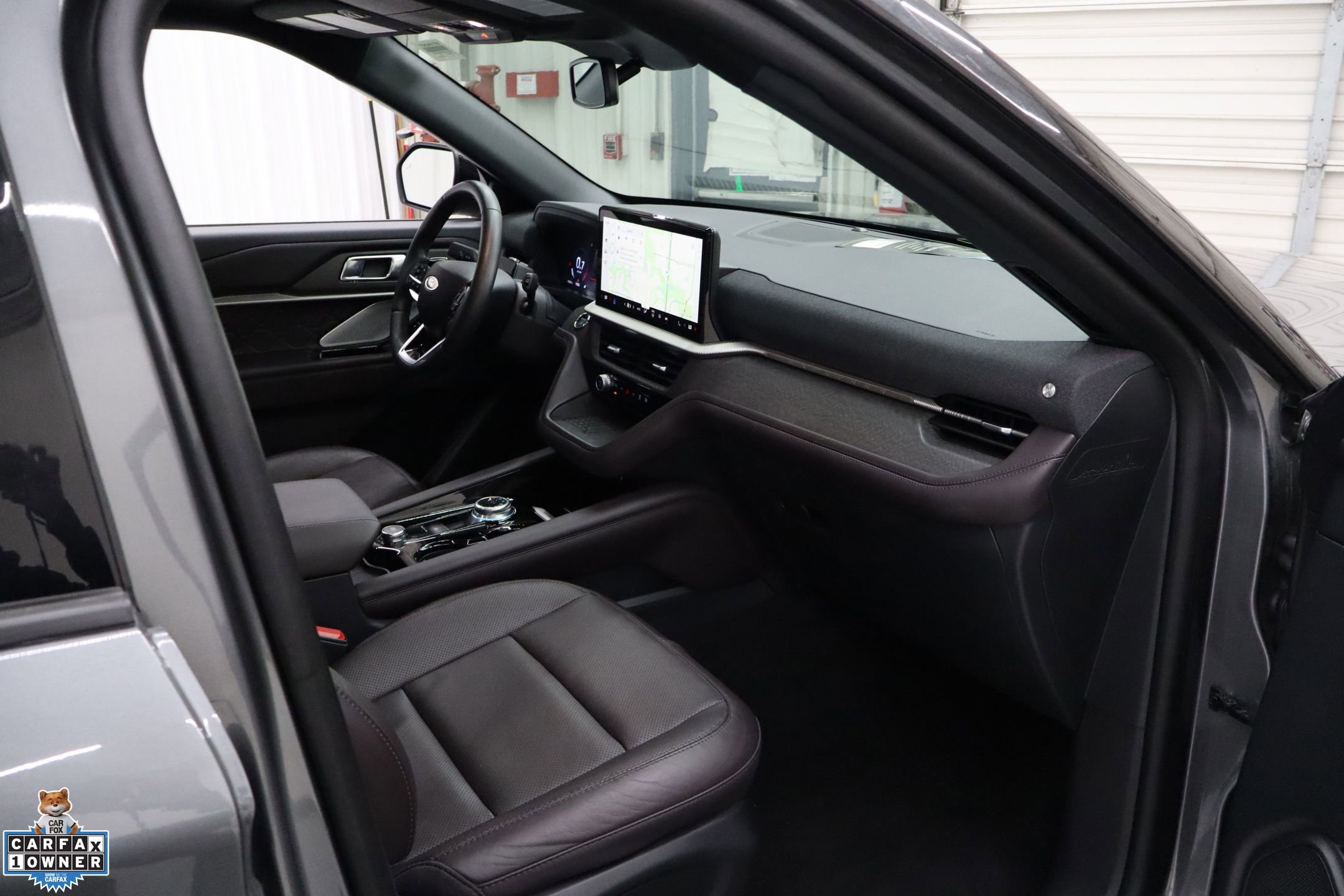 Certified 2025 Ford Explorer Platinum w/ LUX Leather Package image 31