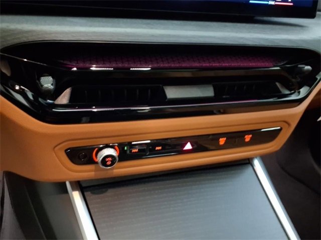 Used 2025 BMW 330i xDrive 330i xDrive w/ Premium Package image 29