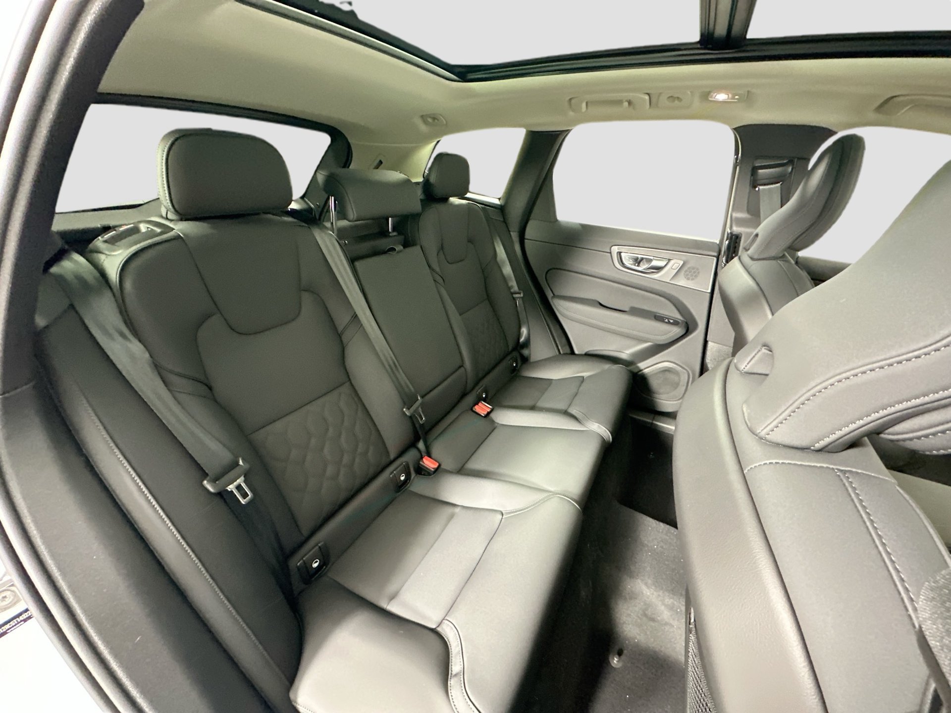 New 2026 Volvo XC60 B5 Plus w/ Protection Package Premier AWD/4WD image 28